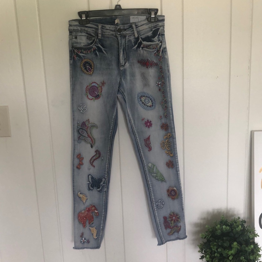 Ban Jar Embroidered Jeans